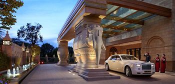 Rolls Royce at entrance to Leela Palace Hotel in New Delhi, India